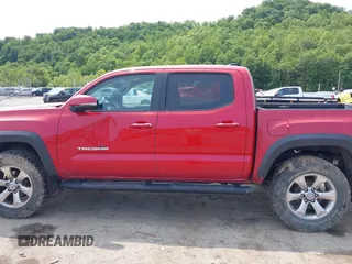 2017 Toyota Tacoma SR5 z VIN 3TMCZ5AN5HM066093, wystawiony jako IAAI lot #42370102 z przebiegiem 115 327 mil mil oraz . Historia ofert i sprzedaży dostępna na DreamBid. Obrazek 14.