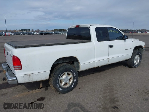 1998 Dodge Dakota SLT with VIN 1B7GG22X8WS677553, listed as a IAAI auction lot 41854961 with 167,917 mi miles and . Bid and sale history available at carsss.com. Image 4.
