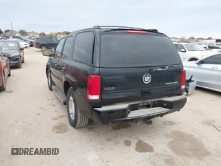 2003 Cadillac Escalade z VIN 1GYEC63T43R206146, wystawiony jako IAAI lot #41335727 z przebiegiem Nie podano mil oraz . Historia ofert i sprzedaży dostępna na DreamBid. Obrazek 3.