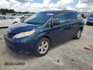 2011 Toyota Sienna LE AAS z VIN 5TDKK3DC2BS038645, wystawiony jako Copart lot #56126215 z przebiegiem 202 470 mil mil oraz Szkoda całkowita • Salvage title. Historia ofert i sprzedaży dostępna na DreamBid. Obrazek 1.