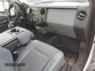 2011 Ford F-250 XL z VIN 1FDBF2A67BEC47393, wystawiony jako Copart lot #55200095 z przebiegiem 65 588 mil mil oraz Szkoda całkowita • Salvage title. Historia ofert i sprzedaży dostępna na DreamBid. Obrazek 8.