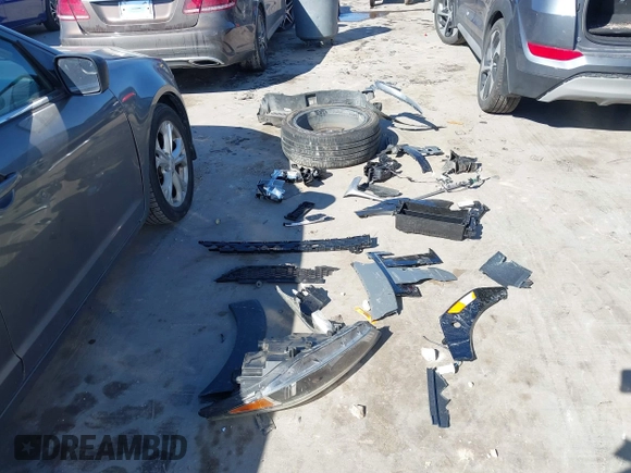 2018 Hyundai Tucson Sport with VIN KM8J33AL5JU770092, listed as a IAAI auction lot 41395349 with 101,395 mi miles. Bid and sale history available at carsss.com. Image 12.
