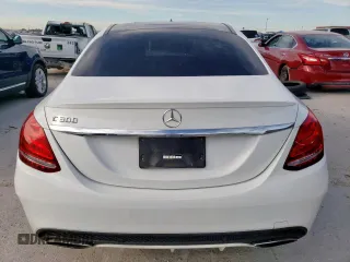 2015 Mercedes-Benz C 300 z VIN 55SWF4JB5FU068688, wystawiony jako Copart lot #57810905 z przebiegiem 108 039 mil mil oraz Szkoda całkowita • Salvage title. Historia ofert i sprzedaży dostępna na DreamBid. Obrazek 6.
