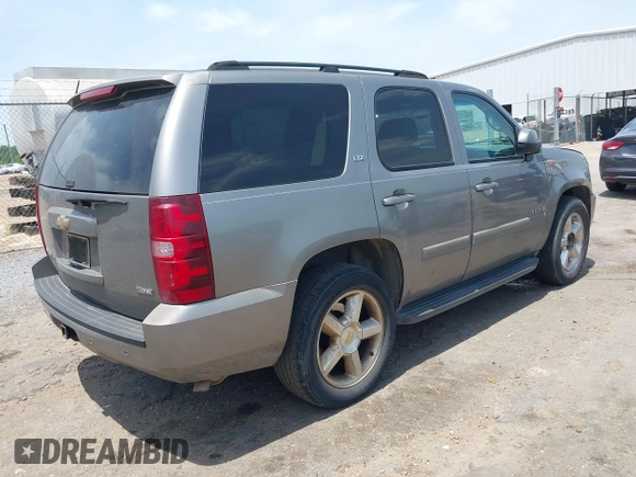 2007 Chevrolet Tahoe LT z VIN 1GNFC130X7R263516, wystawiony jako IAAI lot #42259629 z przebiegiem 215 970 mil mil oraz . Historia ofert i sprzedaży dostępna na DreamBid. Obrazek 4.
