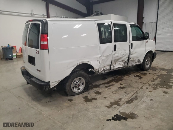 2022 GMC Savana Cargo Van with VIN 1GTW7AFP3N1290963, listed as a Copart auction lot 45167374 with 43,924 mi miles and Salvage Title. Bid and sale history available at carsss.com. Image 3.