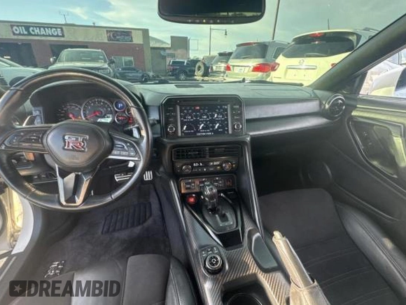 2020 Nissan GT-R Premium z VIN JN1AR5EF7LM100066, wystawiony jako Copart lot #58606645 z przebiegiem 35 824 mil mil oraz Szkody całkowita. Historia ofert i sprzedaży dostępna na DreamBid. Obrazek 9.