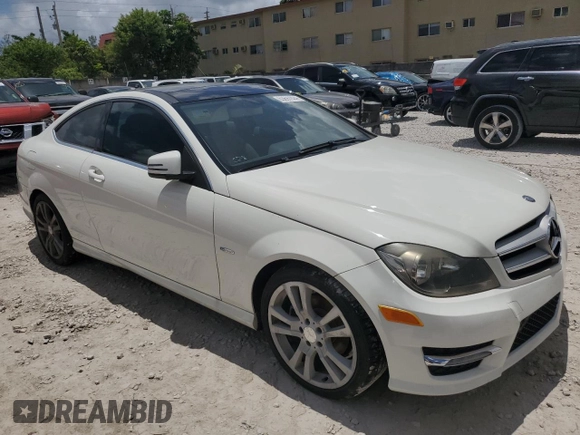 2012 Mercedes-Benz C 250 с VIN WDDGJ4HB0CF820966, выставлен на аукционе Copart как лот 63697624 с пробегом 136 741 миль миль и На запчасти • Non repairable. История ставок и продаж доступна на DreamBid. Изображение 4.