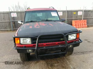 1997 Land Rover Discovery SD with VIN SALJY1249VA546129, listed as a IAAI auction lot 41749280 with 196,690 mi miles. Bid and sale history available at carsss.com. Image 6.