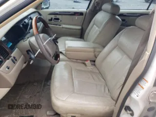 2001 Lincoln Town Car Cartier L z VIN 1LNHM85W11Y610538, wystawiony jako Copart lot #47881055 z przebiegiem 139 032 mil mil oraz Szkoda całkowita • Salvage title. Historia ofert i sprzedaży dostępna na DreamBid. Obrazek 7.