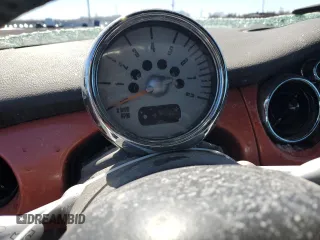 2005 MINI Convertible z VIN WMWRF33585TF62541, wystawiony jako Copart lot #49868625 z przebiegiem Nie podano mil oraz Szkoda całkowita • Salvage title. Historia ofert i sprzedaży dostępna na DreamBid. Obrazek 9.