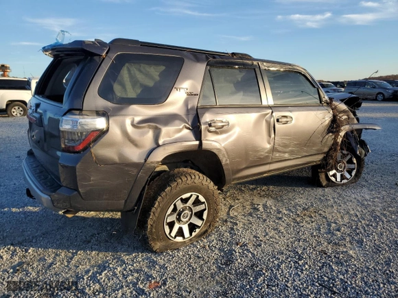 2022 Toyota 4Runner TRD Off Road with VIN JTEPU5JR8N6002155, listed as a Copart auction lot 83081554 with 80,337 mi miles and Salvage Title. Bid and sale history available at carsss.com. Image 3.