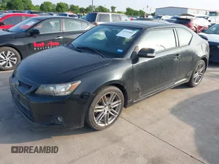 2013 Scion tC z VIN JTKJF5C75D3046414, wystawiony jako IAAI lot #41915505 z przebiegiem 58 906 mil mil oraz . Historia ofert i sprzedaży dostępna na DreamBid. Obrazek 2.