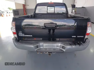 2014 Toyota Tacoma with VIN 3TMMU4FN8EM068633, listed as a IAAI auction lot 42727713 with 185,402 mi miles and . Bid and sale history available at DreamBid. Image 9.
