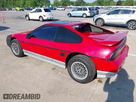 1986 Pontiac Fiero z VIN 1G2PG9791GP267415, wystawiony jako IAAI lot #42461769 z przebiegiem Nie podano mil oraz . Historia ofert i sprzedaży dostępna na DreamBid. Obrazek 3.