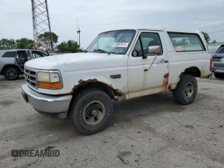 1996 Ford Bronco XL z VIN 1FMEU15N7TLB20204, wystawiony jako Copart lot #58887615 z przebiegiem 214 944 mil mil oraz Czysty tytuł • Clean title. Historia ofert i sprzedaży dostępna na DreamBid. Obrazek 1.