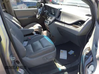 2017 Toyota Sienna XLE Auto Access Seat with VIN 5TDYZ3DC0HS784509, listed as a IAAI auction lot 41725664 with 69,990 mi miles. Bid and sale history available at carsss.com. Image 5.