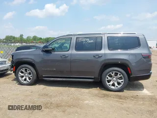 2023 Jeep Wagoneer Series II Carbide с VIN 1C4SJVBPXPS515874, выставлен на аукционе IAAI как лот 42536034 с пробегом 56 284 миль миль и . История ставок и продаж доступна на DreamBid. Изображение 14.