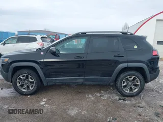2019 Jeep Cherokee Trailhawk Elite with VIN 1C4PJMBX6KD313675, listed as a IAAI auction lot 41448924 with 51,639 mi miles. Bid and sale history available at carsss.com. Image 14.