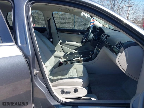 2015 Volkswagen Passat 2.0L TDI SEL Premium with VIN 1VWCV7A35FC041972, listed as a IAAI auction lot 41980544 with 110,797 mi miles. Bid and sale history available at carsss.com. Image 5.