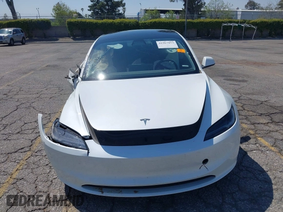 2025 Tesla Model 3 Long Range z VIN 5YJ3E1EA1SF876795, wystawiony jako IAAI lot #41967853 z przebiegiem 8 328 mil mil oraz . Historia ofert i sprzedaży dostępna na DreamBid. Obrazek 13.