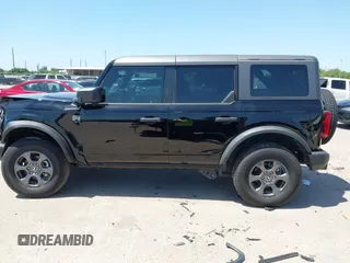 2024 Ford Bronco Big Bend z VIN 1FMDE7BH5RLA53797, wystawiony jako IAAI lot #41920749 z przebiegiem 13 399 mil mil oraz . Historia ofert i sprzedaży dostępna na DreamBid. Obrazek 14.