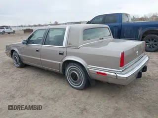 1988 Chrysler New Yorker z VIN 1C3BU6639JD209916, wystawiony jako IAAI lot #41744173 z przebiegiem 143 379 mil mil oraz . Historia ofert i sprzedaży dostępna na DreamBid. Obrazek 3.