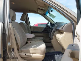 2006 Honda CR-V LX with VIN JHLRD68536C029291, listed as a IAAI auction lot 42031959 with 195,392 mi miles. Bid and sale history available at carsss.com. Image 5.