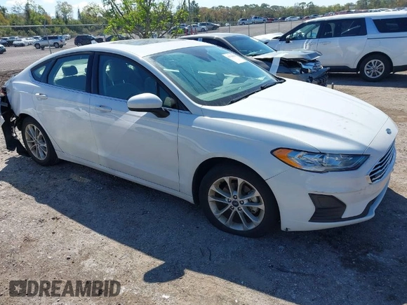2020 Ford Fusion SE with VIN 3FA6P0HDXLR104549, listed as a IAAI auction lot 41790043 with 31,368 mi miles. Bid and sale history available at carsss.com. Image 1.