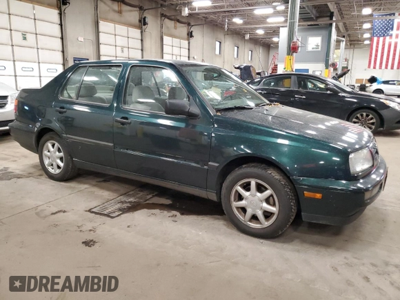 1998 Volkswagen Jetta z VIN 3VWSA81H5WM126169, wystawiony jako Copart lot #84884894 z przebiegiem 32 759 mil mil oraz Czysty tytuł • Clean title. Historia ofert i sprzedaży dostępna na DreamBid. Obrazek 4.