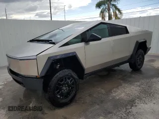 2024 Tesla Cybertruck z VIN 7G2CEHED4RA013156, wystawiony jako Copart lot #77332004 z przebiegiem 1 808 mil mil oraz Nie do naprawy • Non repairable. Historia ofert i sprzedaży dostępna na DreamBid. Obrazek 1.