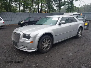2007 Chrysler 300 C z VIN 2C3LK63H17H681761, wystawiony jako IAAI lot #42504261 z przebiegiem 134 696 mil mil oraz . Historia ofert i sprzedaży dostępna na DreamBid. Obrazek 2.