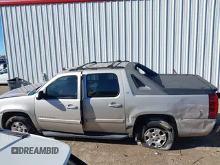 2007 Chevrolet Avalanche 3LT z VIN 3GNEC12047G179026, wystawiony jako IAAI lot #41225020 z przebiegiem 183 482 mil mil oraz . Historia ofert i sprzedaży dostępna na DreamBid. Obrazek 14.