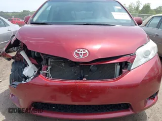 2016 Toyota Sienna LE AAS z VIN 5TDKK3DC2GS718956, wystawiony jako IAAI lot #42501848 z przebiegiem 167 368 mil mil oraz . Historia ofert i sprzedaży dostępna na DreamBid. Obrazek 12.