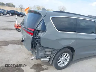 2022 Chrysler Pacifica Touring L z VIN 2C4RC1BG1NR150162, wystawiony jako IAAI lot #42125636 z przebiegiem 41 986 mil mil oraz . Historia ofert i sprzedaży dostępna na DreamBid. Obrazek 19.