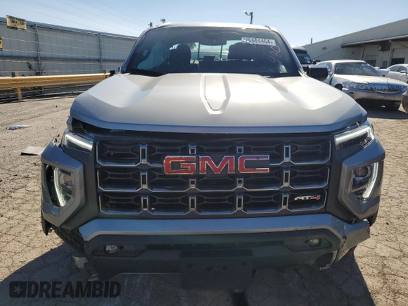 2024 GMC Canyon 4WD AT4 with VIN 1GTP6DEK8R1264699, listed as a Copart auction lot 76604464 with 2,406 mi miles and Salvage Title. Bid and sale history available at carsss.com. Image 5.