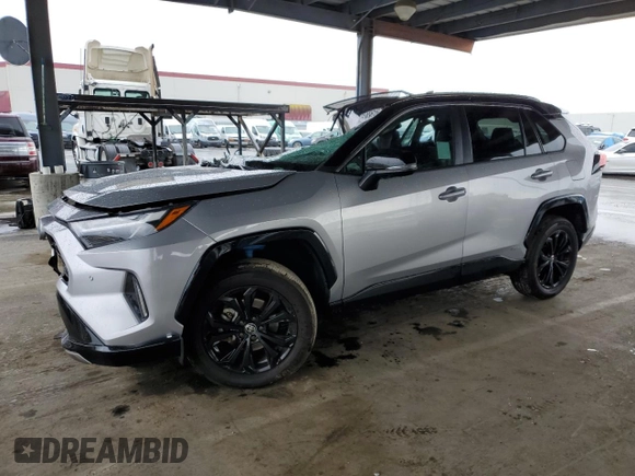 2023 Toyota RAV4 Hybrid XSE z VIN 4T3E6RFV2PU122716, wystawiony jako Copart lot #51009615 z przebiegiem 28 643 mil mil oraz Nie do naprawy • Non repairable. Historia ofert i sprzedaży dostępna na DreamBid. Obrazek 1.