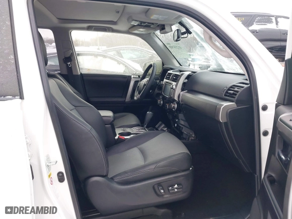 2019 Toyota 4Runner SR5 with VIN JTEBU5JRXK5680109, listed as a IAAI auction lot 41235305 with 91,470 mi miles. Bid and sale history available at carsss.com. Image 5.