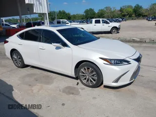 2019 Lexus ES with VIN 58ABZ1B13KU027719, listed as a IAAI auction lot 41945226 with 37,453 mi miles. Bid and sale history available at carsss.com. Image 1.