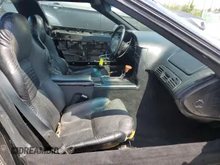 1994 Chevrolet Corvette z VIN 1G1YY22P4R5114674, wystawiony jako Copart lot #55403525 z przebiegiem Nie podano mil oraz Czysty tytuł • Clean title. Historia ofert i sprzedaży dostępna na DreamBid. Obrazek 10.
