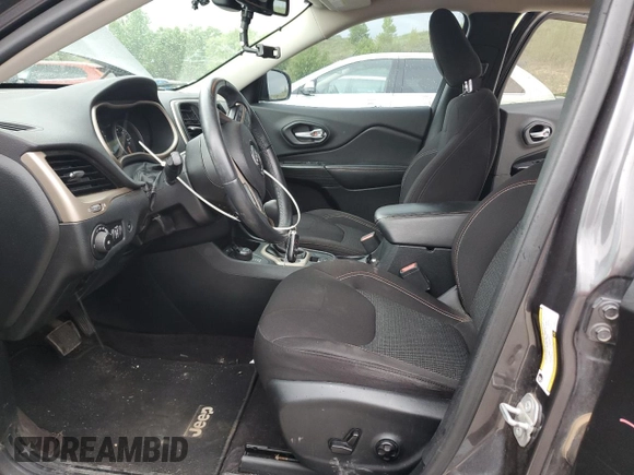 2016 Jeep Cherokee Latitude z VIN 1C4PJMCSXGW321339, wystawiony jako Copart lot #59955005 z przebiegiem 136 027 mil mil oraz Szkoda całkowita • Salvage title. Historia ofert i sprzedaży dostępna na DreamBid. Obrazek 7.