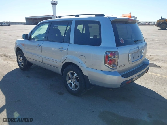 2008 Honda Pilot SE with VIN 5FNYF28398B002015, listed as a IAAI auction lot 41808545 with 286,622 mi miles. Bid and sale history available at carsss.com. Image 3.