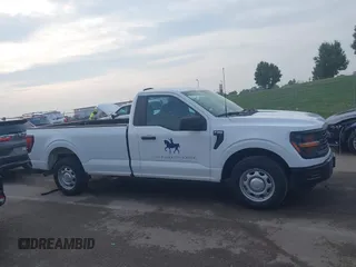 2024 Ford F-150 XL z VIN 1FTMF1KP3RKF57535, wystawiony jako IAAI lot #42477026 z przebiegiem 1 781 mil mil oraz . Historia ofert i sprzedaży dostępna na DreamBid. Obrazek 13.