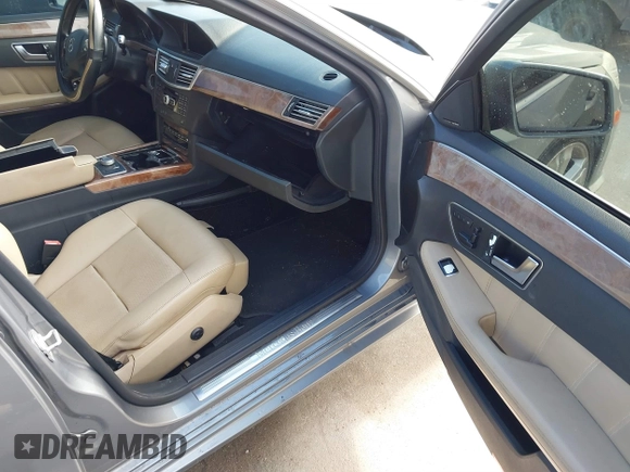 2012 Mercedes-Benz E 350 Luxury z VIN WDDHF5KB2CA540189, wystawiony jako IAAI lot #41405901 z przebiegiem 193 411 mil mil oraz . Historia ofert i sprzedaży dostępna na DreamBid. Obrazek 5.