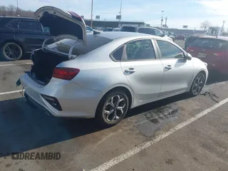 2019 Kia Forte LXS z VIN 3KPF24AD4KE095931, wystawiony jako IAAI lot #41641168 z przebiegiem 88 384 mil mil oraz . Historia ofert i sprzedaży dostępna na DreamBid. Obrazek 4.