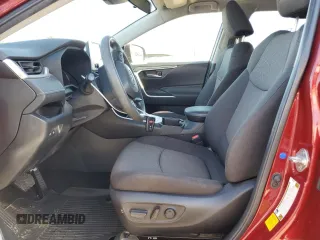 2023 Toyota RAV4 XLE z VIN JTMW1RFV0PD100231, wystawiony jako Copart lot #64131415 z przebiegiem 8 452 mil mil oraz Szkoda całkowita • Salvage title. Historia ofert i sprzedaży dostępna na DreamBid. Obrazek 7.