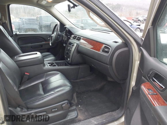 2014 GMC Yukon XL SLT with VIN 1GKS2KE71ER223496, listed as a IAAI auction lot 41419800 with 146,686 mi miles. Bid and sale history available at carsss.com. Image 5.