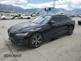 2024 Volvo S60 Plus Dark Theme z VIN 7JRL12FL3RG317705, wystawiony jako Copart lot #57038095 z przebiegiem 16 784 mil mil oraz Szkoda całkowita • Salvage title. Historia ofert i sprzedaży dostępna na DreamBid. Obrazek 1.