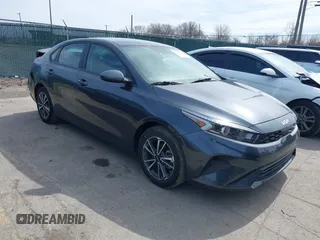 2023 Kia Forte LXS z VIN 3KPF24AD2PE551187, wystawiony jako IAAI lot #41875230 z przebiegiem 10 687 mil mil oraz . Historia ofert i sprzedaży dostępna na DreamBid. Obrazek 1.