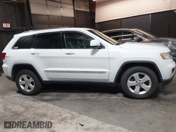 2013 Jeep Grand Cherokee Laredo with VIN 1C4RJFAG9DC532919, listed as a IAAI auction lot 40918828 with 140,093 mi miles. Bid and sale history available at carsss.com. Image 13.