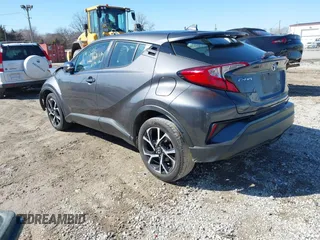 2018 Toyota C-HR XLE z VIN NMTKHMBX5JR042941, wystawiony jako IAAI lot #41803153 z przebiegiem 110 220 mil mil oraz . Historia ofert i sprzedaży dostępna na DreamBid. Obrazek 3.